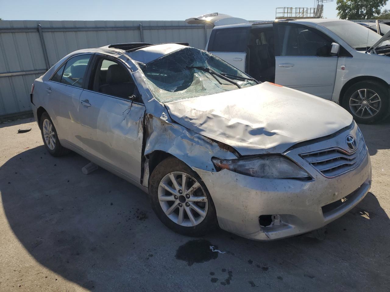 2011 Toyota Camry Se - Image 4