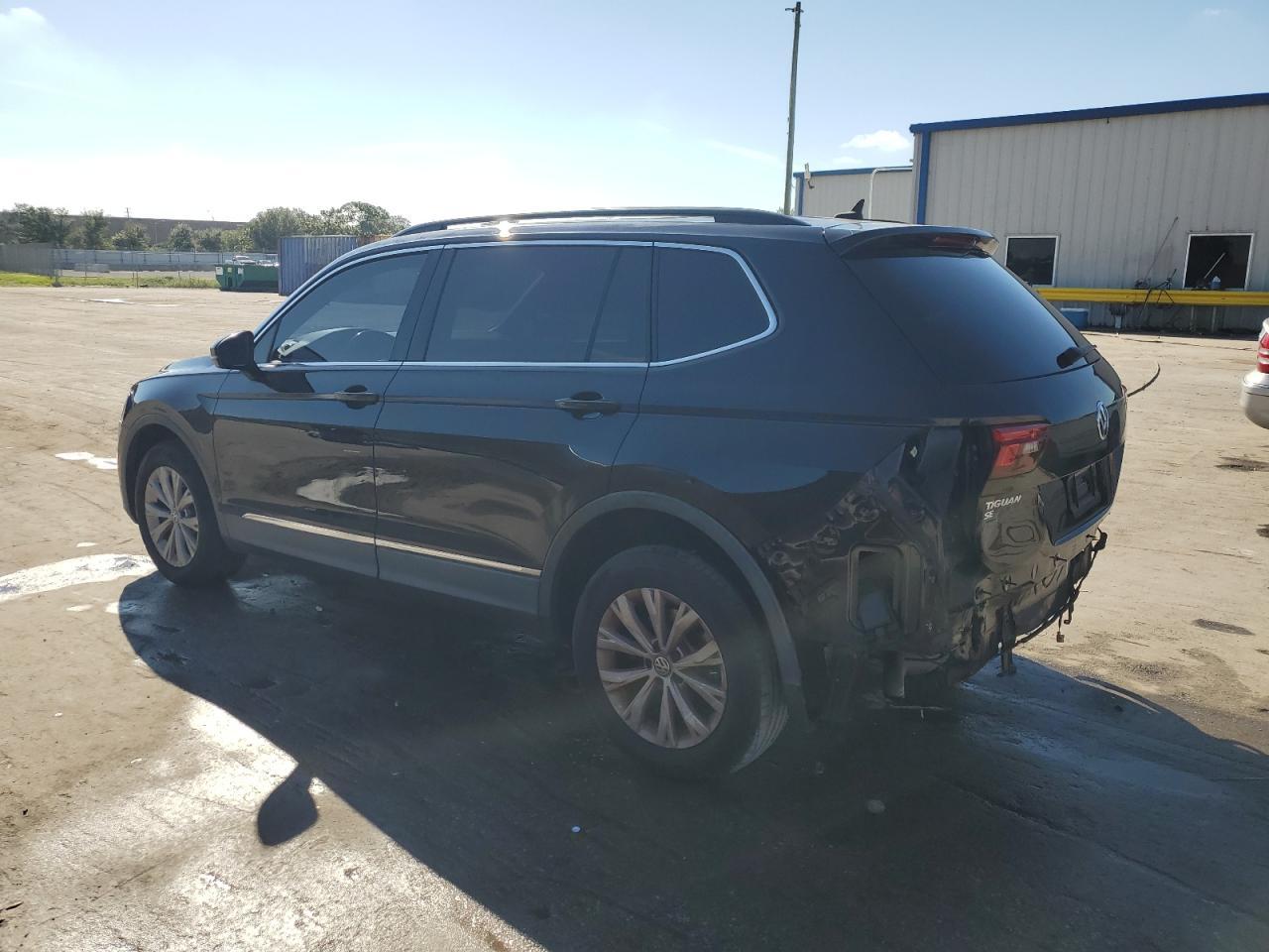2018 Volkswagen Tiguan Se - Image 2