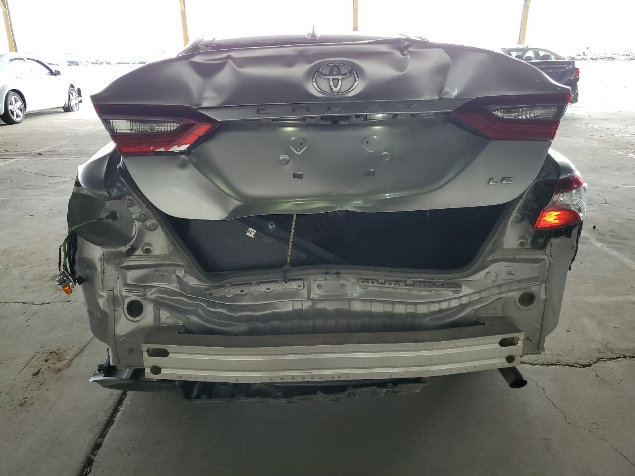 2022 Toyota Camry Le - Фото 6