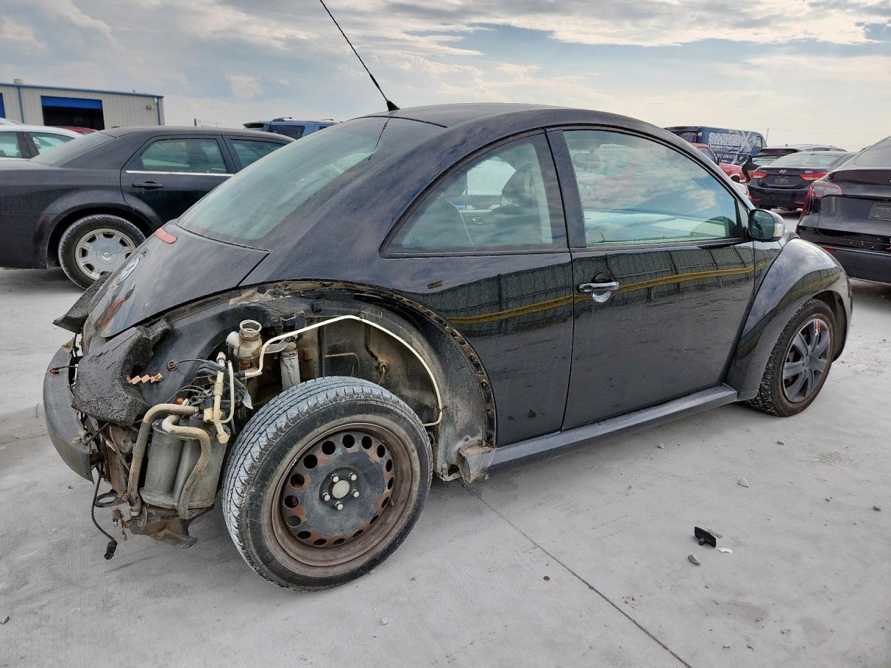 2010 Volkswagen New Beetle - Фото 3