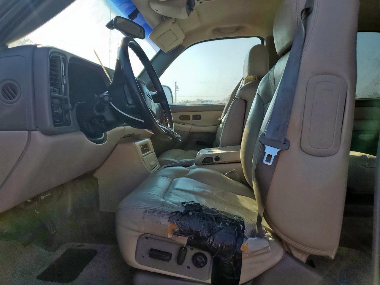 2001 Chevrolet Suburban C1500 - Image 7