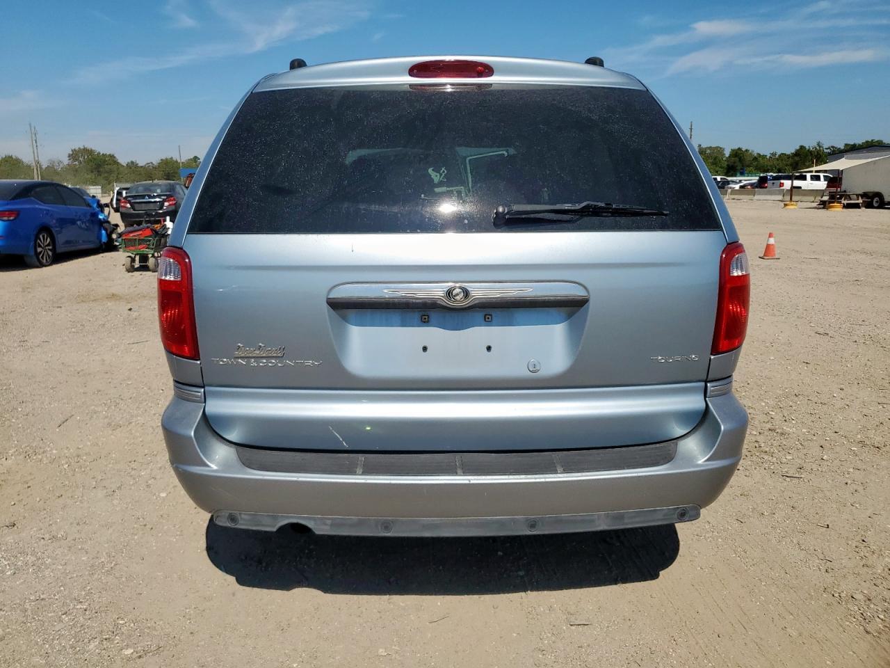 2005 Chrysler Town & Country Touring - Фото 6