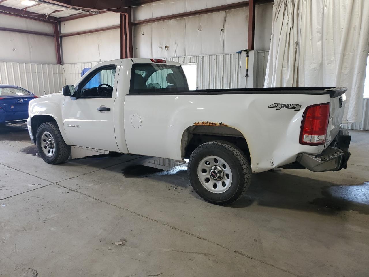 2013 GMC Sierra K1500 - Image 2