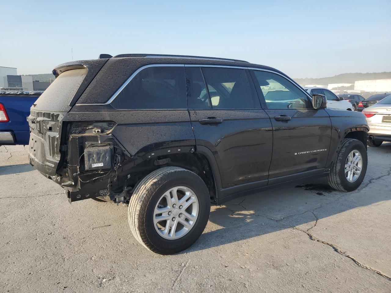 2024 Jeep Grand Cherokee Laredo - Image 3