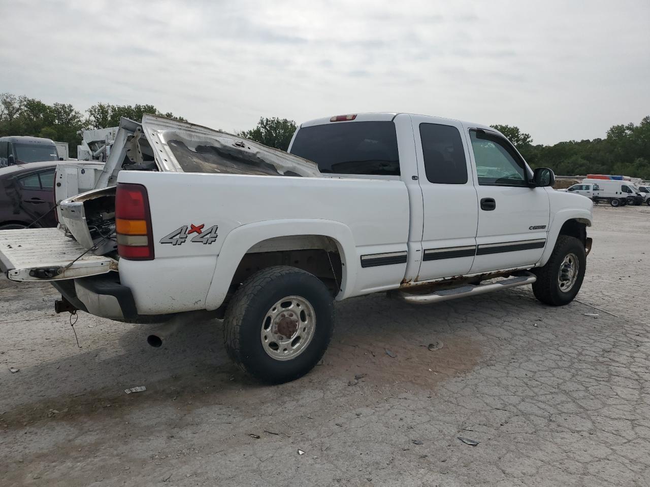 2001 Chevrolet Silverado K2500 Heavy Duty - Image 3