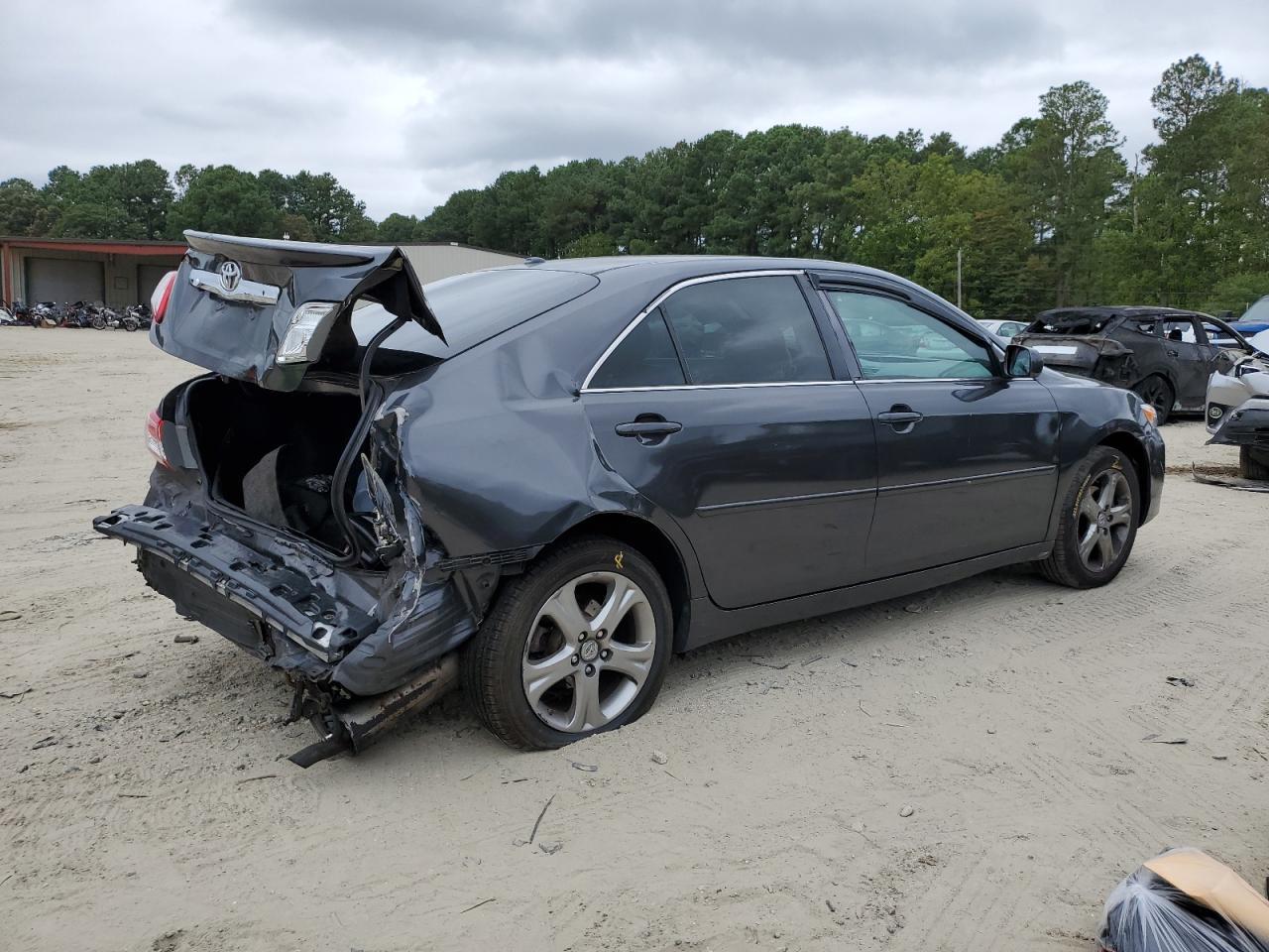 2011 Toyota Camry Base - Фото 3
