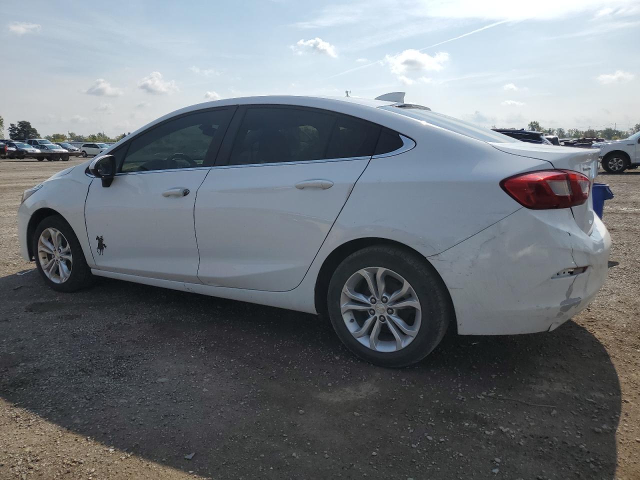 2019 Chevrolet Cruze Lt - Image 2