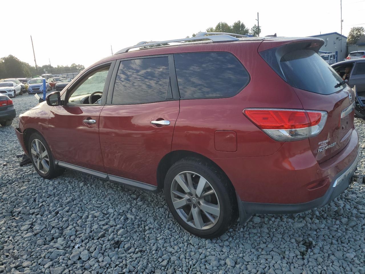 2013 Nissan Pathfinder S - Фото 2