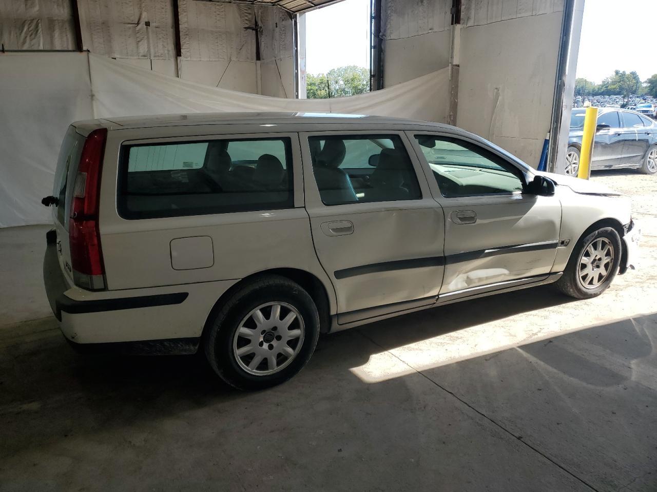 2001 Volvo V70 - Image 3