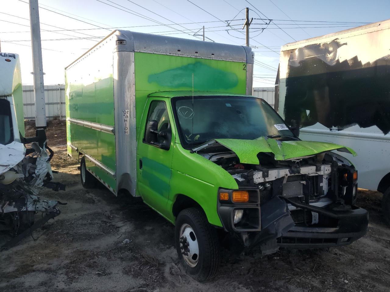 2016 Ford Econoline E350 Super Duty Cutaway Van - Image 4