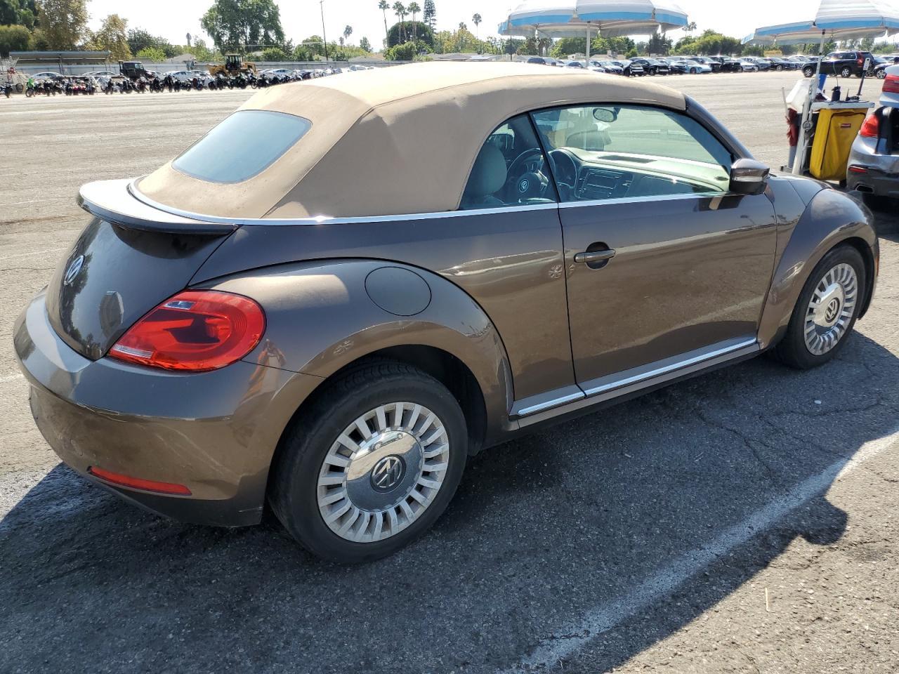 2015 Volkswagen Beetle 1.8T - Фото 3