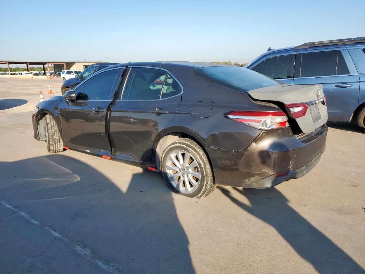 2018 Toyota Camry L - Фото 2