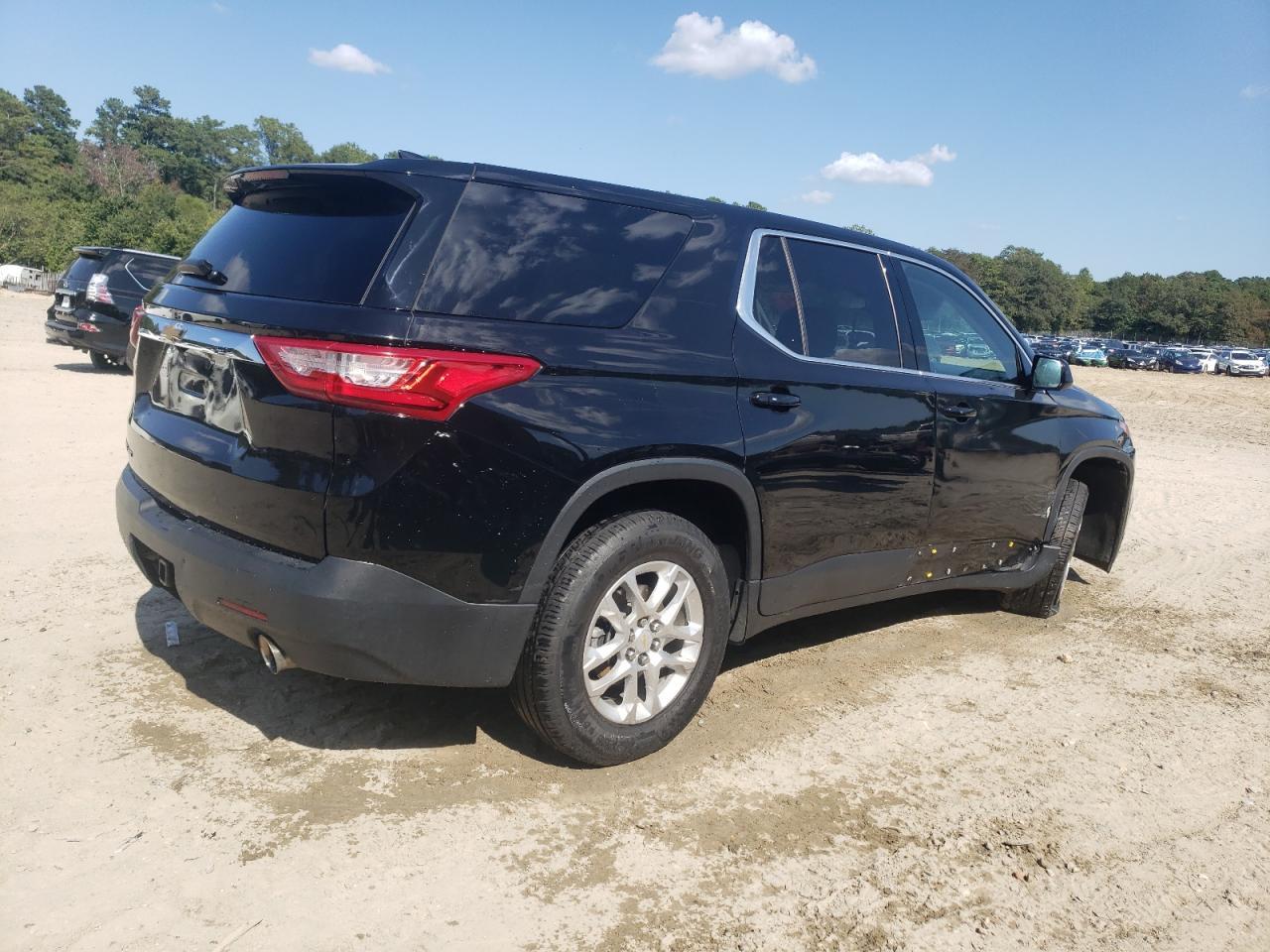 2020 Chevrolet Traverse Ls - Фото 3