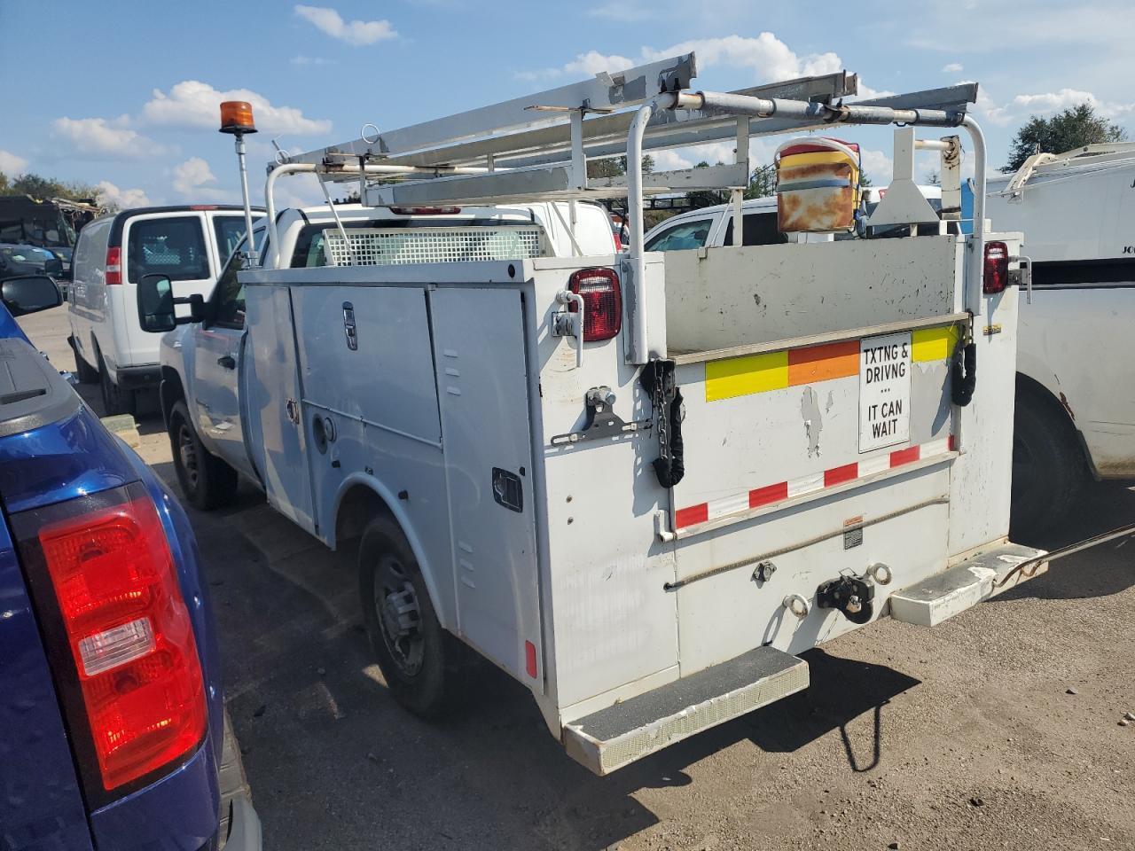 2007 Chevrolet Silverado C2500 Heavy Duty - Фото 2