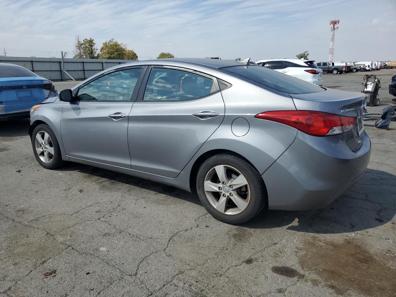2013 Hyundai Elantra Gls - Image 2
