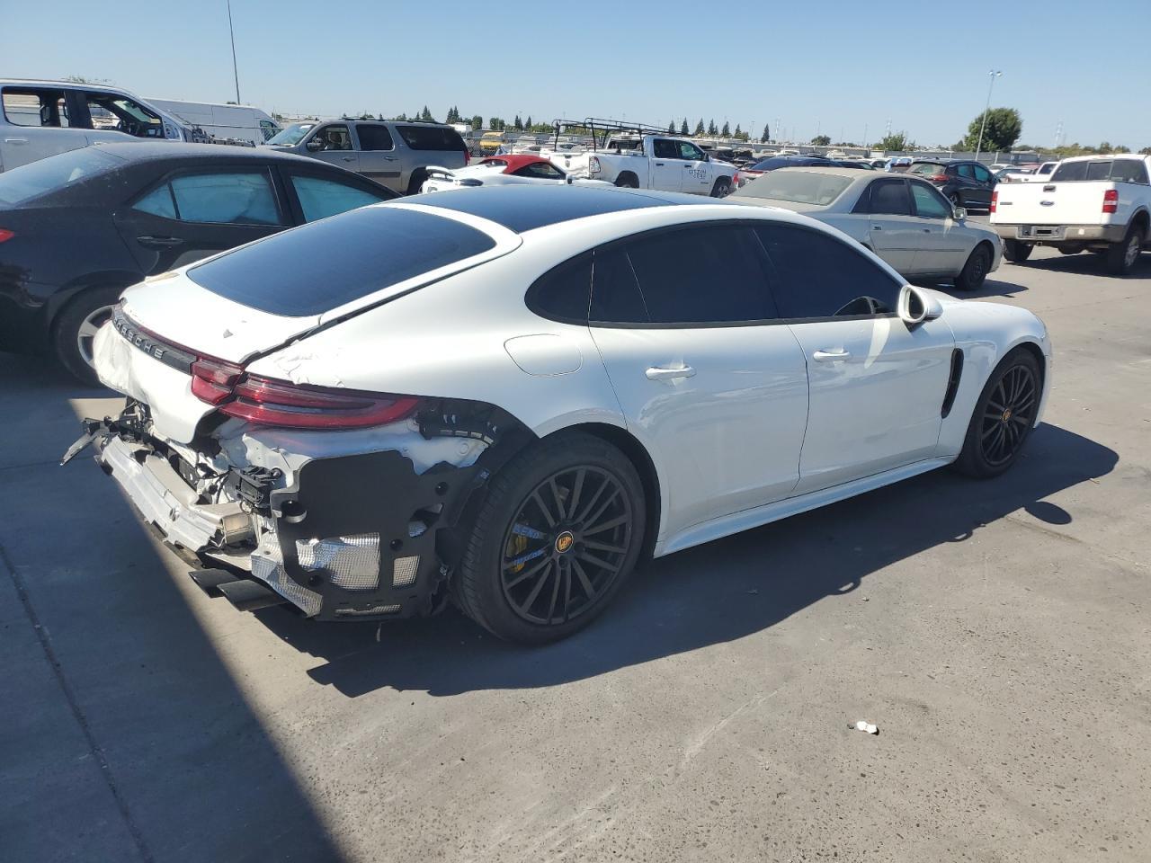 2018 Porsche Panamera 4 - Image 3