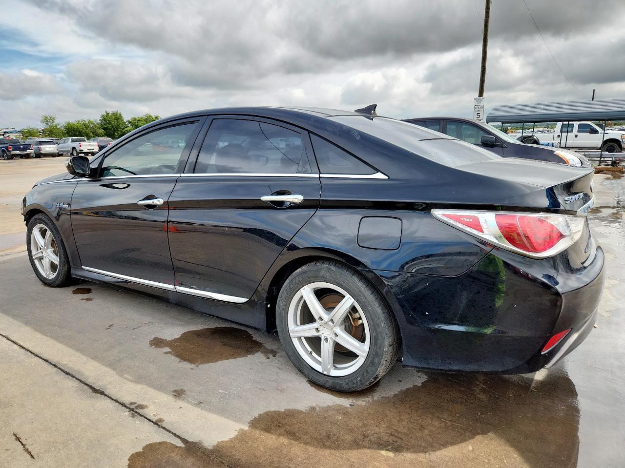 2015 Hyundai Sonata Hybrid - Image 2