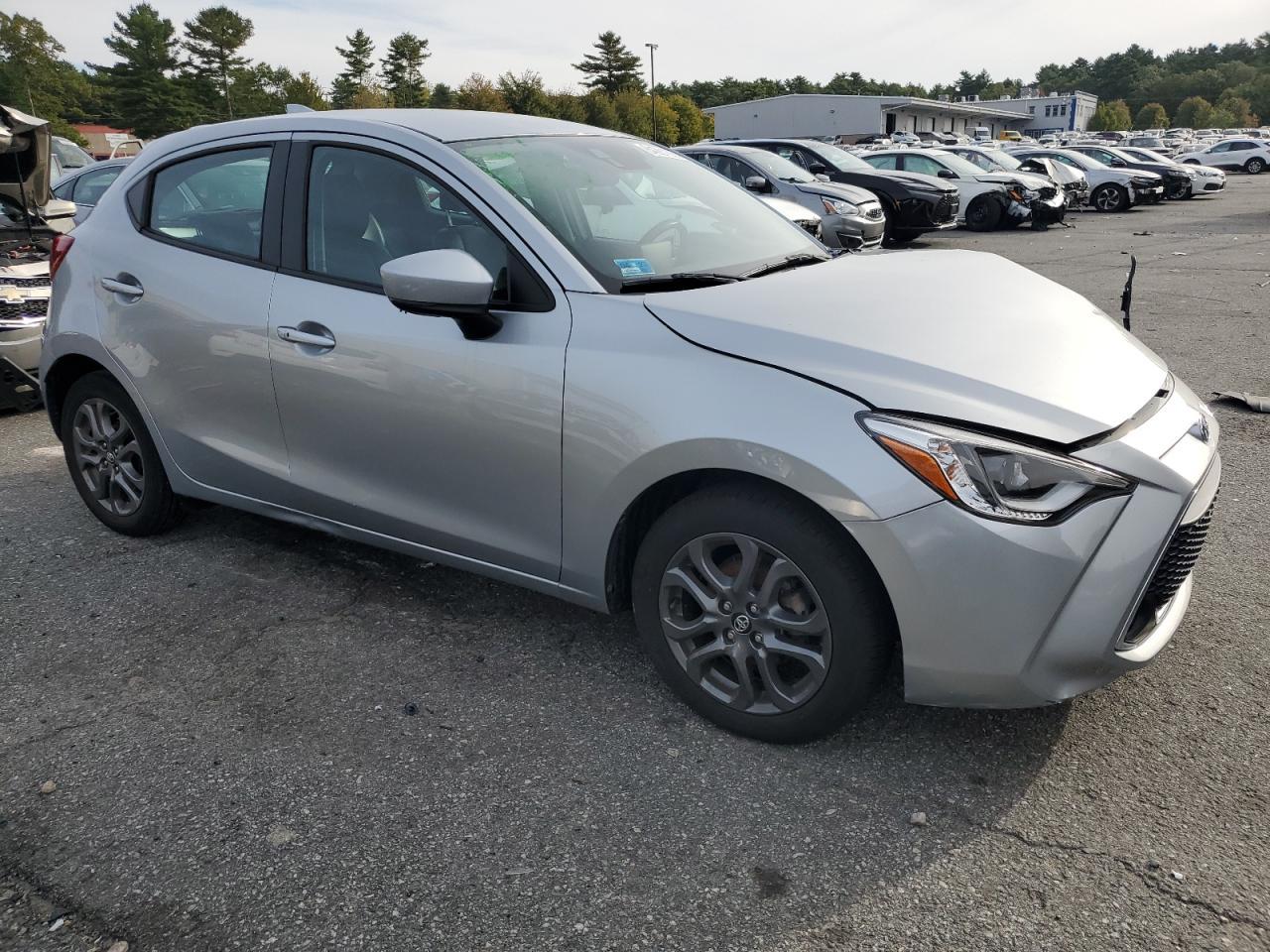 2020 Toyota Yaris Le - Фото 4