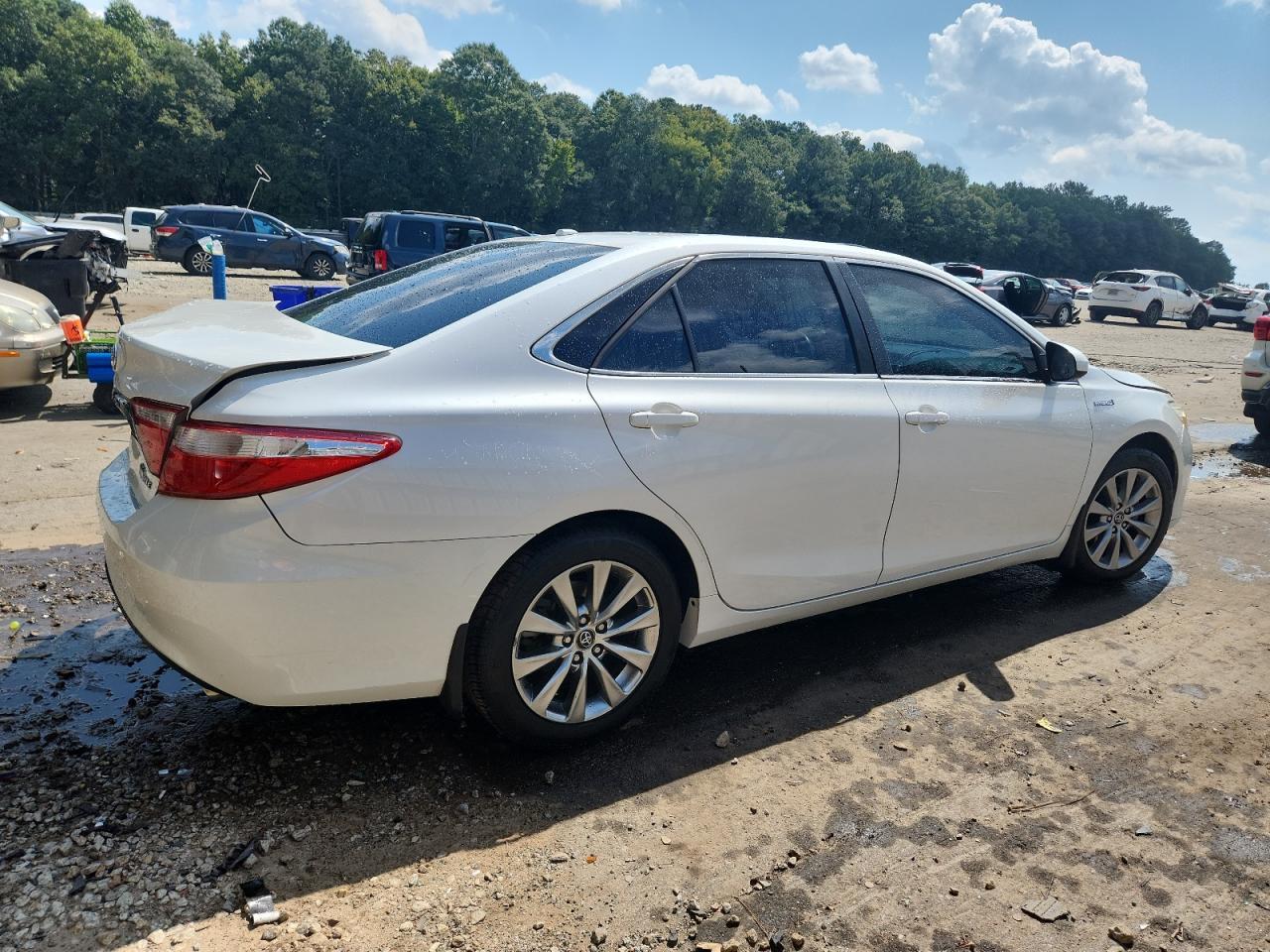 2016 Toyota Camry Hybrid - Image 3