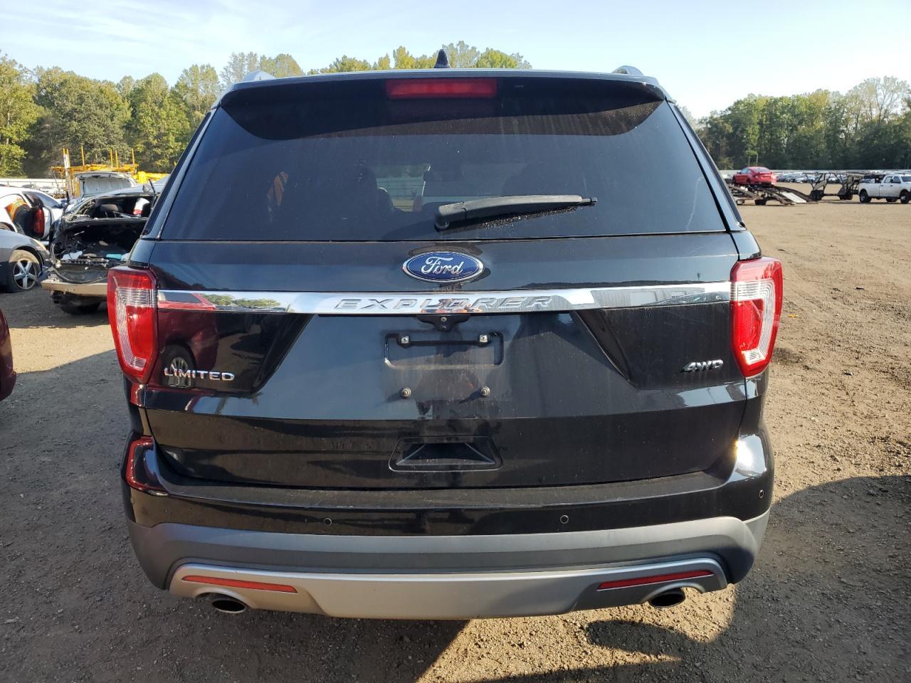 2017 Ford Explorer Limited - Image 6