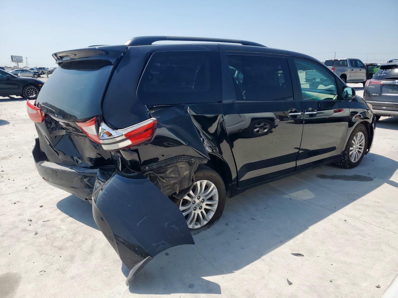 2015 Toyota Sienna Xle - Фото 3