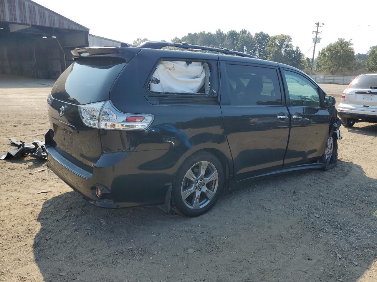 2018 Toyota Sienna Se - Фото 3