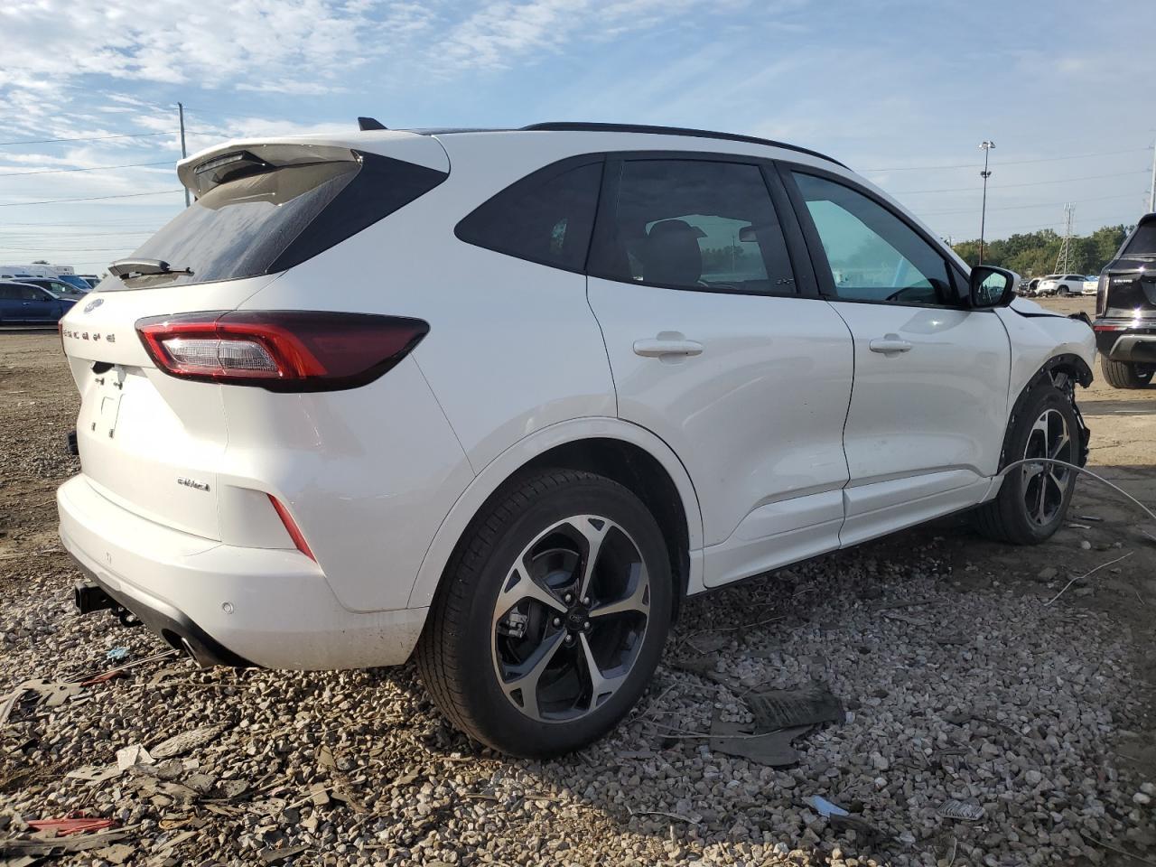 2025 Ford Escape St Line Elite - Image 3