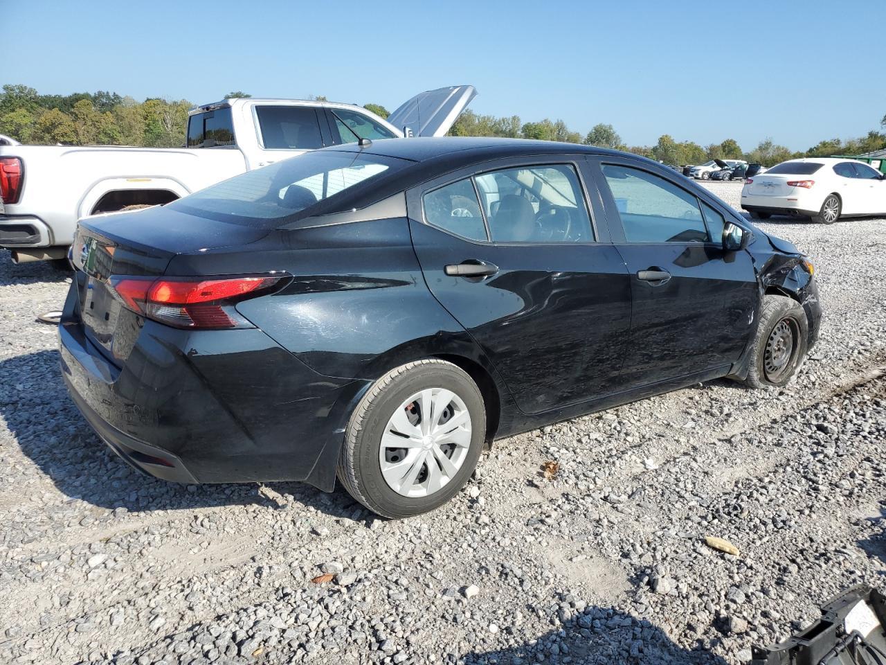 2021 Nissan Versa S - Фото 3