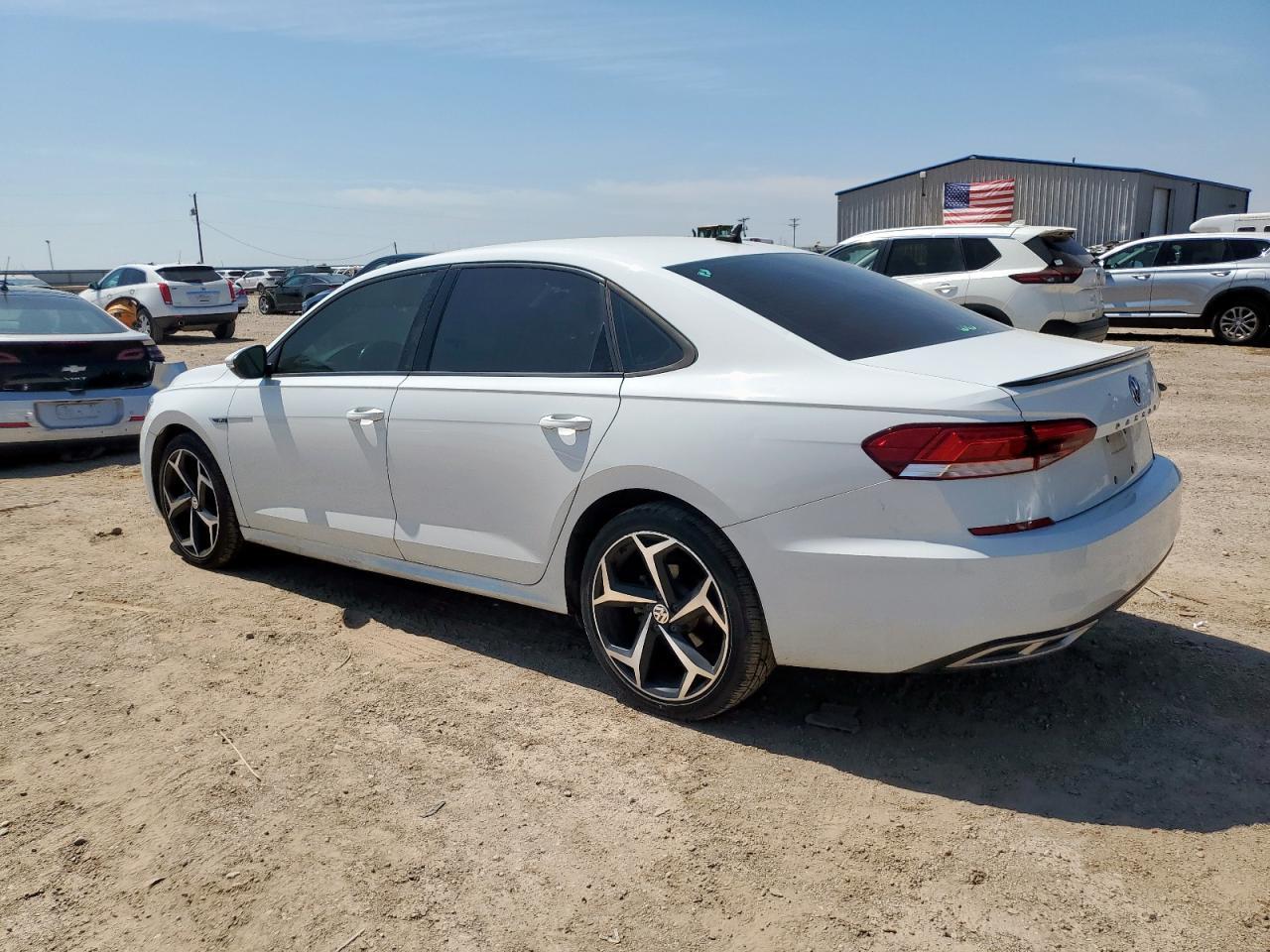 2020 Volkswagen Passat R-Line - Image 2