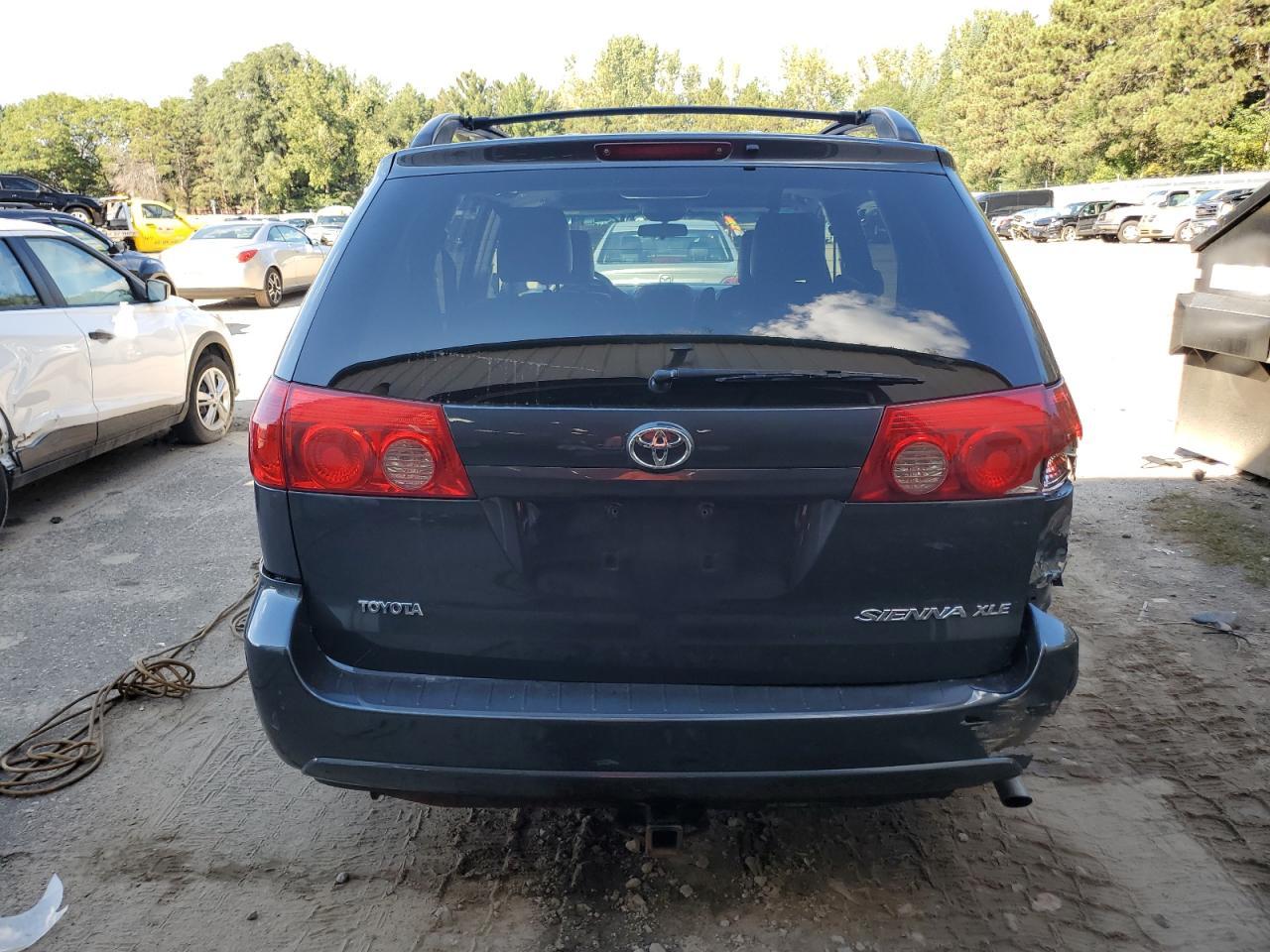 2010 Toyota Sienna Xle - Image 6