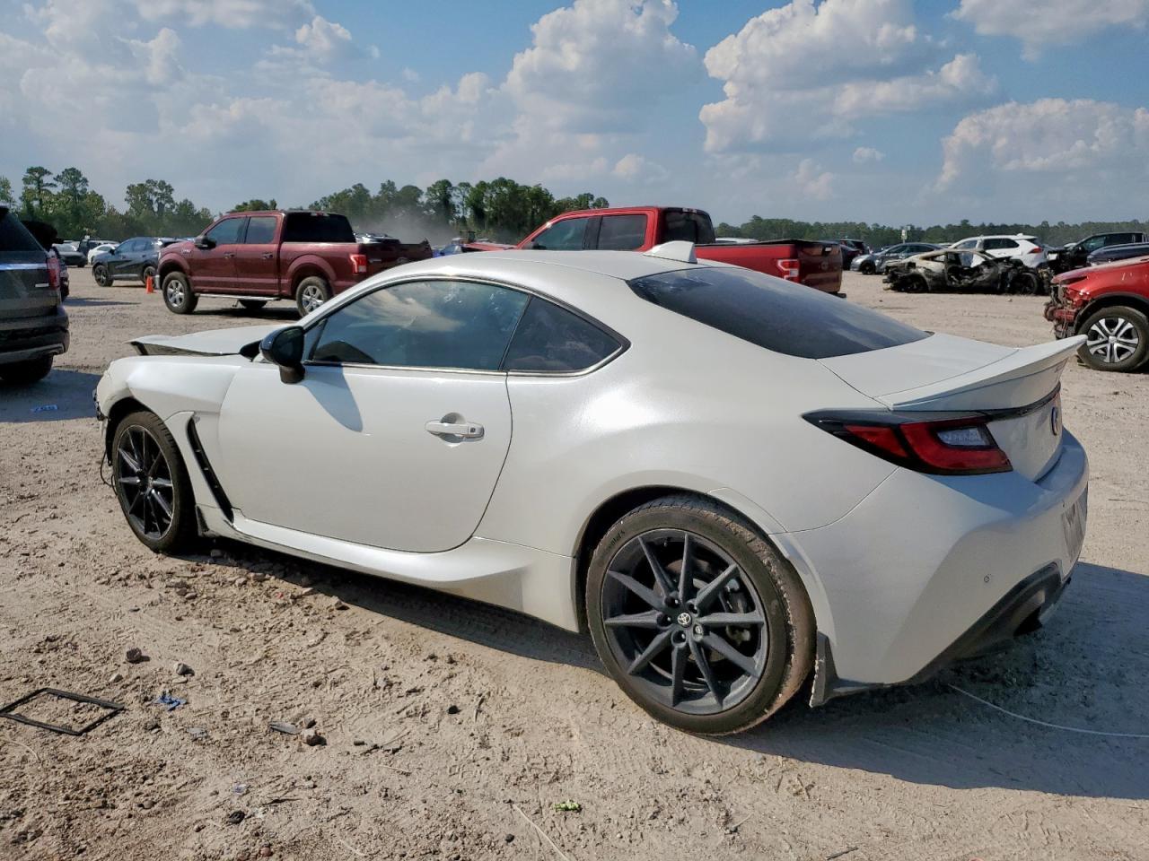 2024 Toyota Gr 86 Premium - Image 2