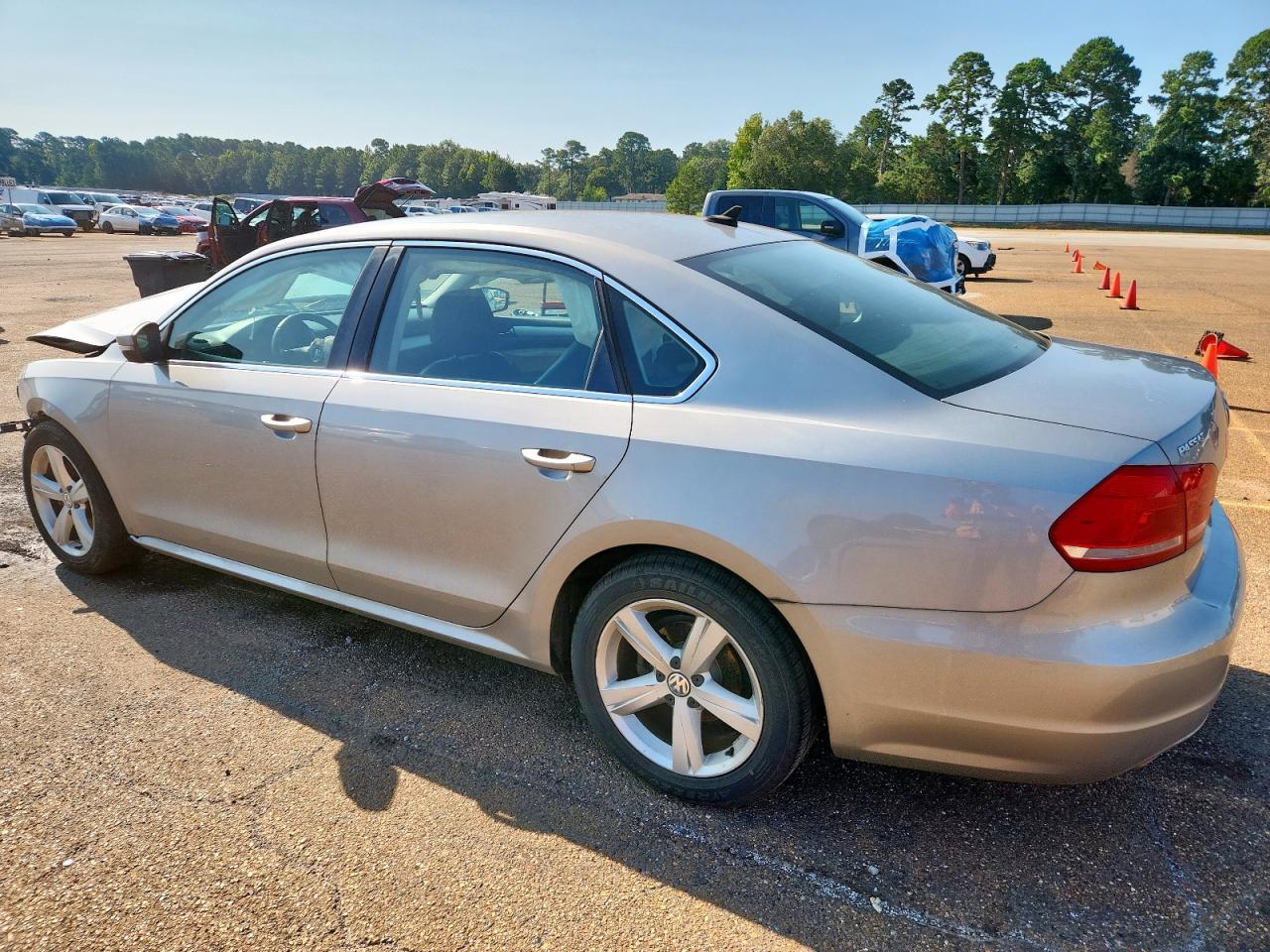 2013 Volkswagen Passat Se - Фото 2