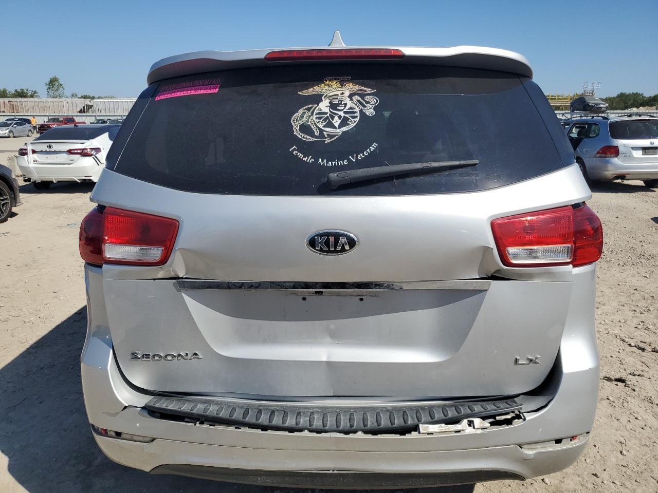 2018 Kia Sedona Lx - Фото 6