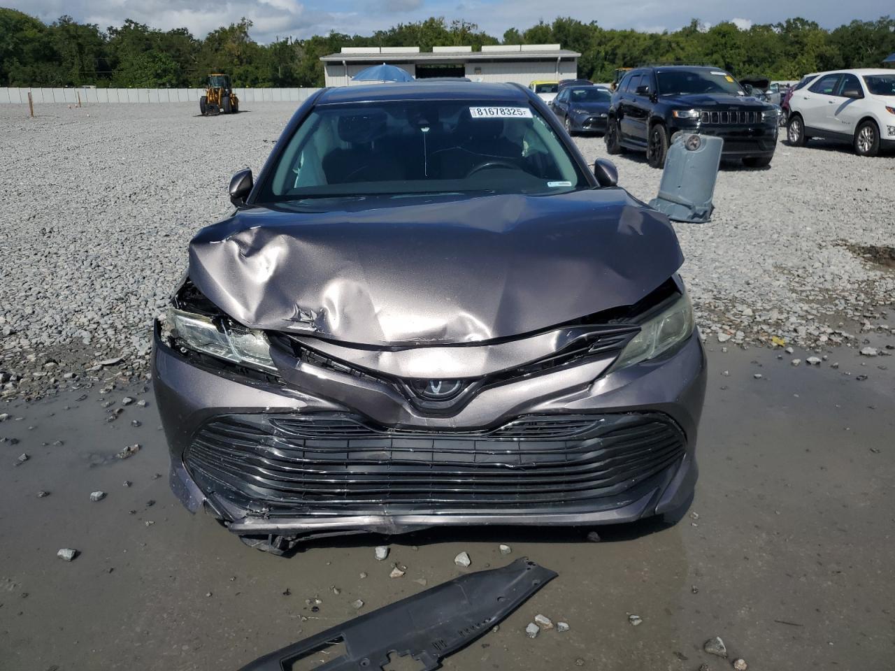 2020 Toyota Camry Le - Фото 5