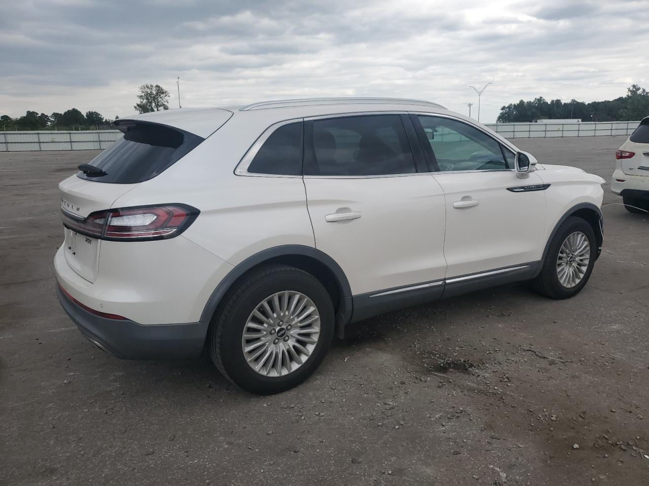 2019 Lincoln Nautilus - Image 3