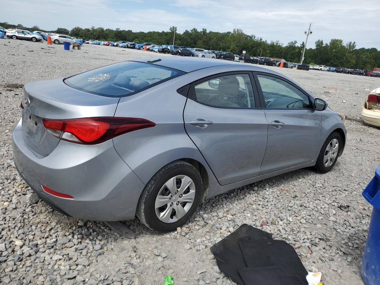 2016 Hyundai Elantra Se - Image 3