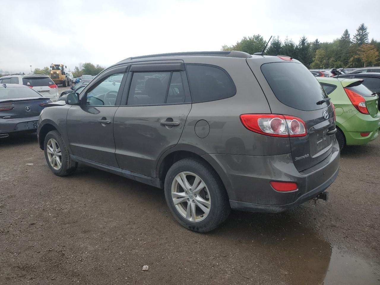 2012 Hyundai Santa Fe Gls - Image 2