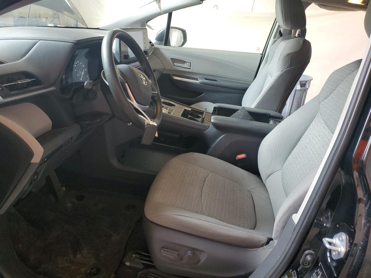 2021 Toyota Sienna Le - Image 7