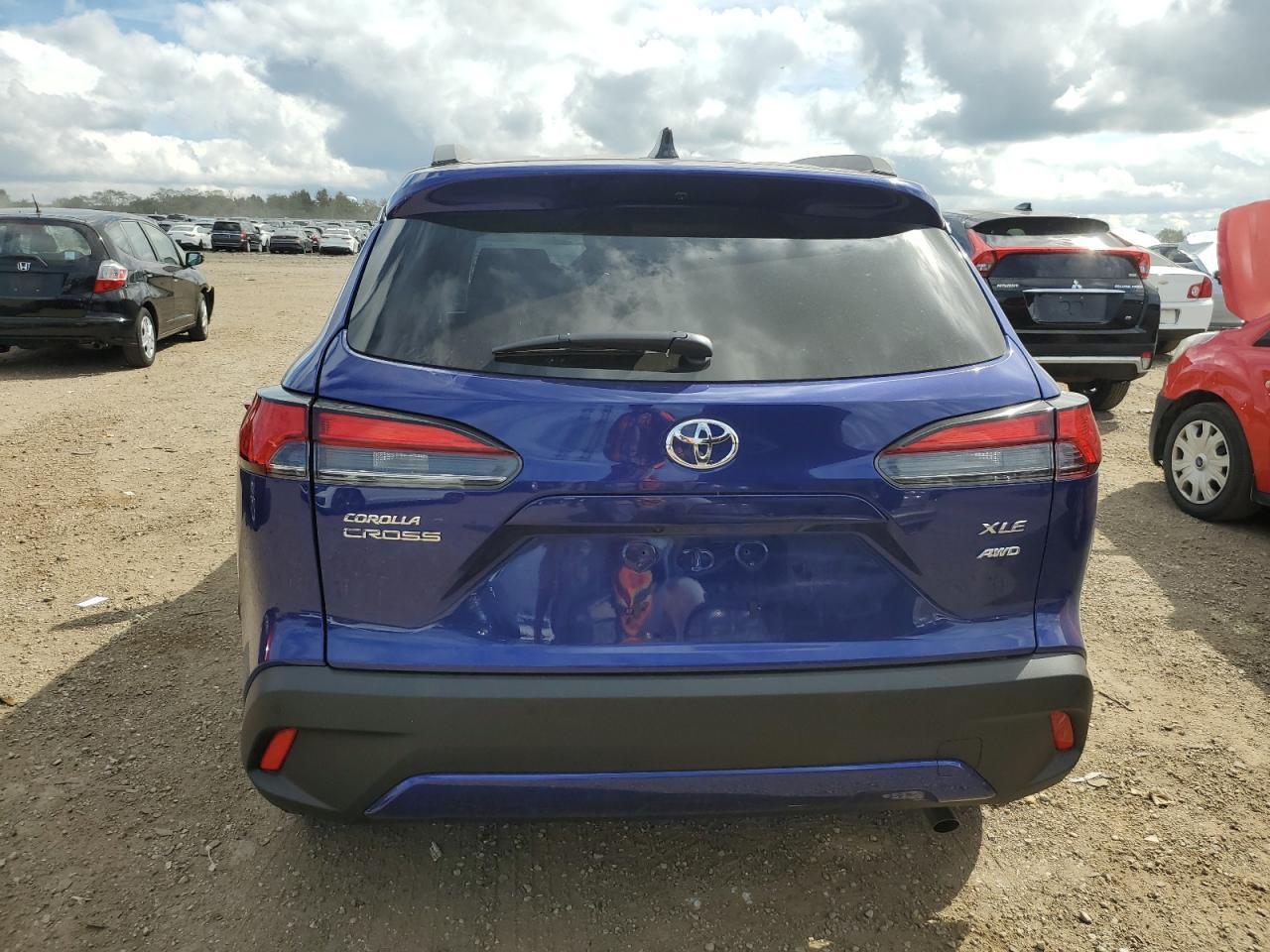 2025 Toyota Corolla Cross Xle - Image 6