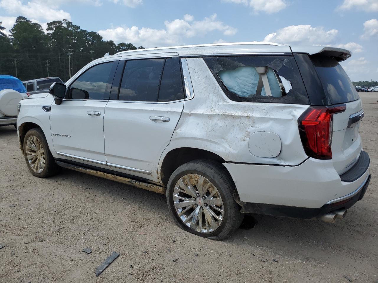2022 GMC Yukon Denali - Image 2