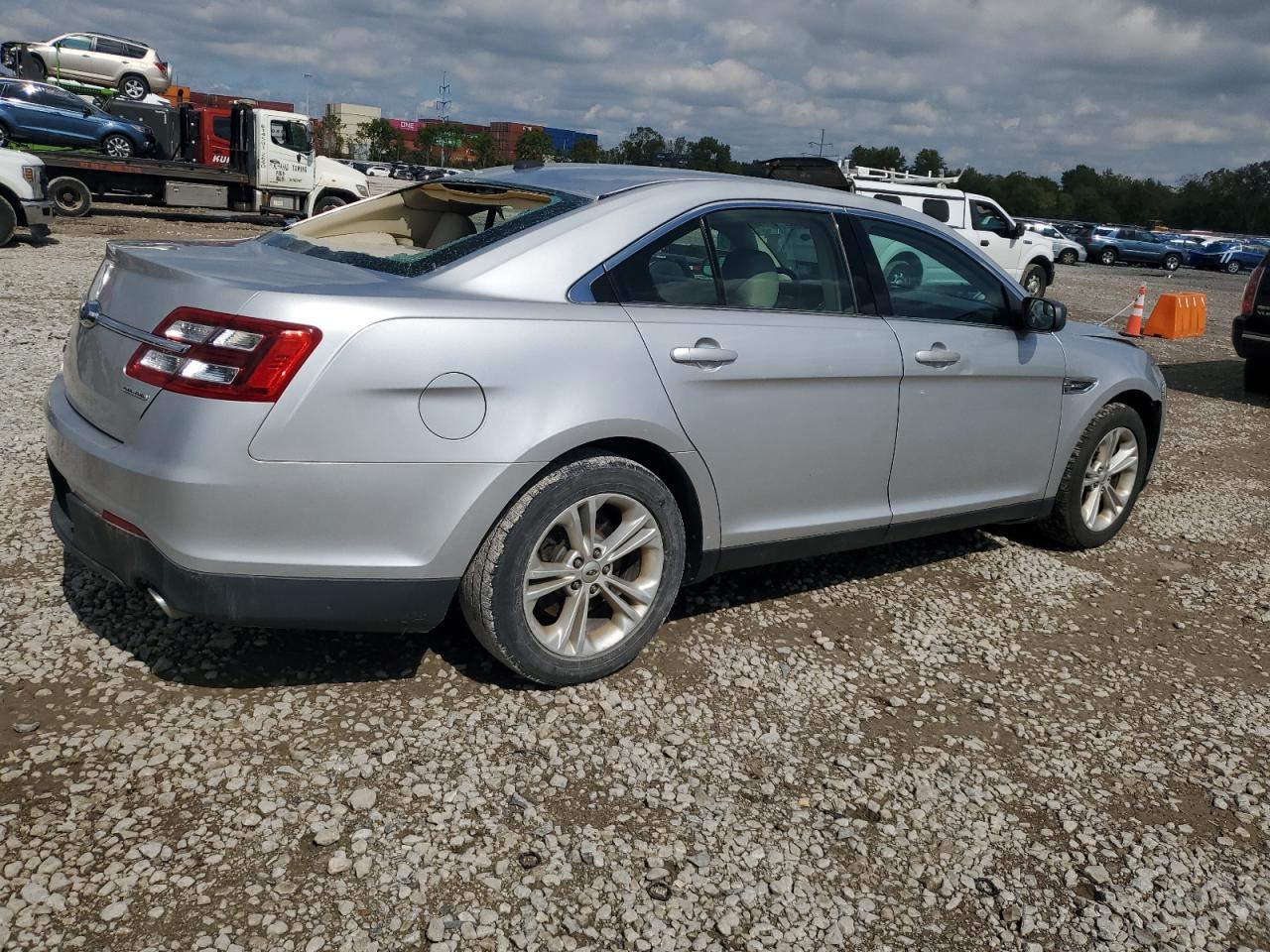 2015 Ford Taurus Se - Фото 3