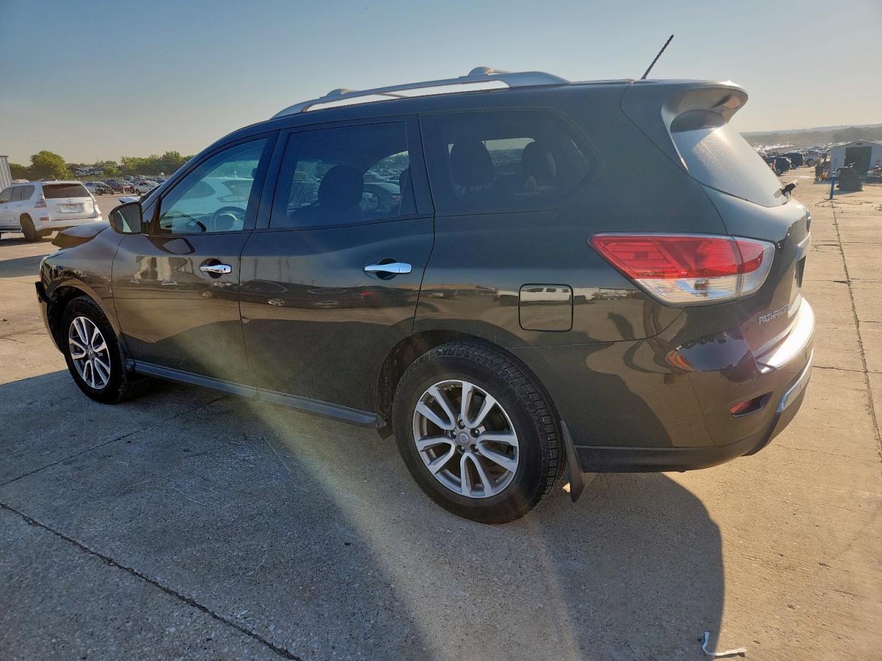2015 Nissan Pathfinder S - Фото 2