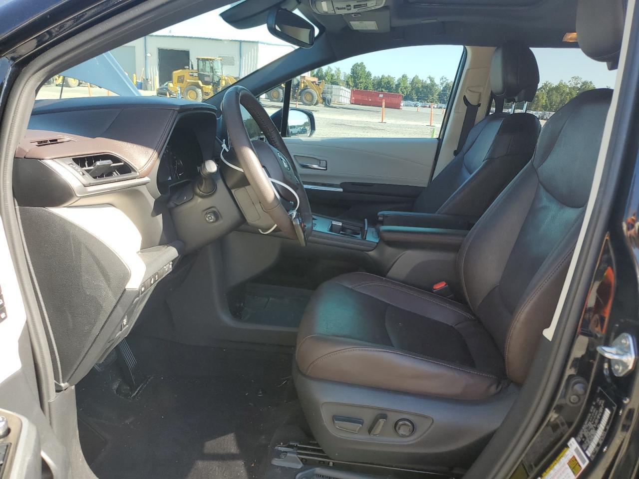 2022 Toyota Sienna Limited - Фото 7