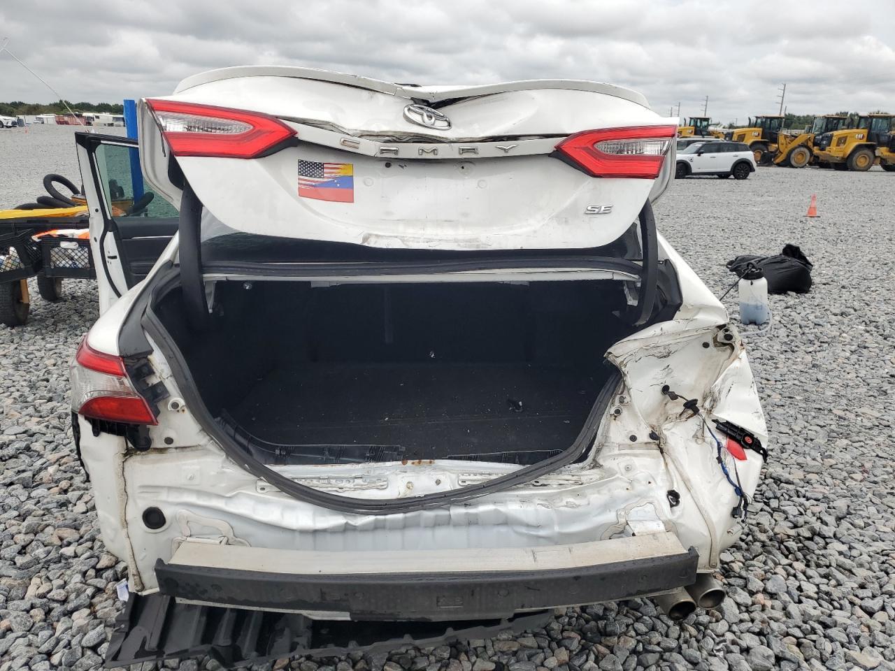 2018 Toyota Camry Se - Image 6