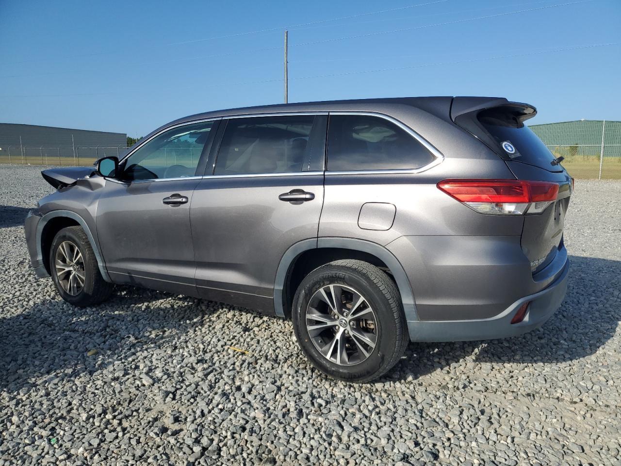 2018 Toyota Highlander Le - Фото 2