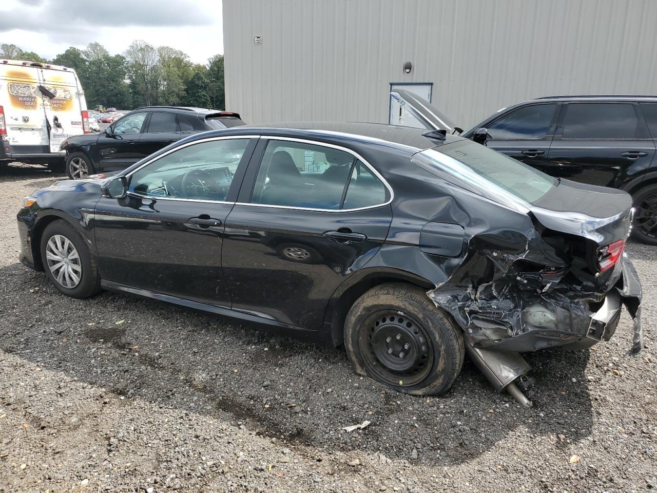 2023 Toyota Camry Le - Фото 2