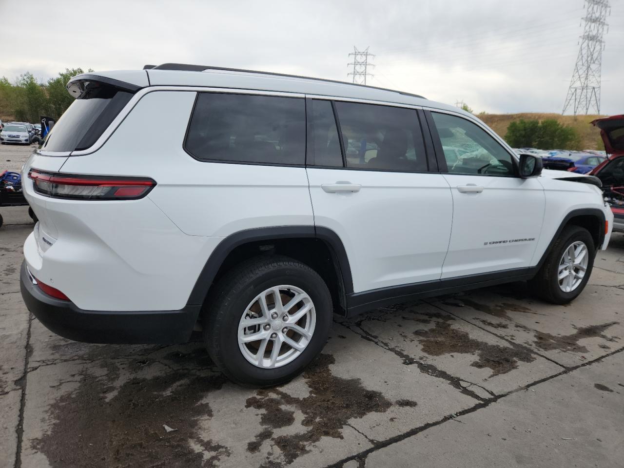 2023 Jeep Grand Cherokee L Laredo - Image 3