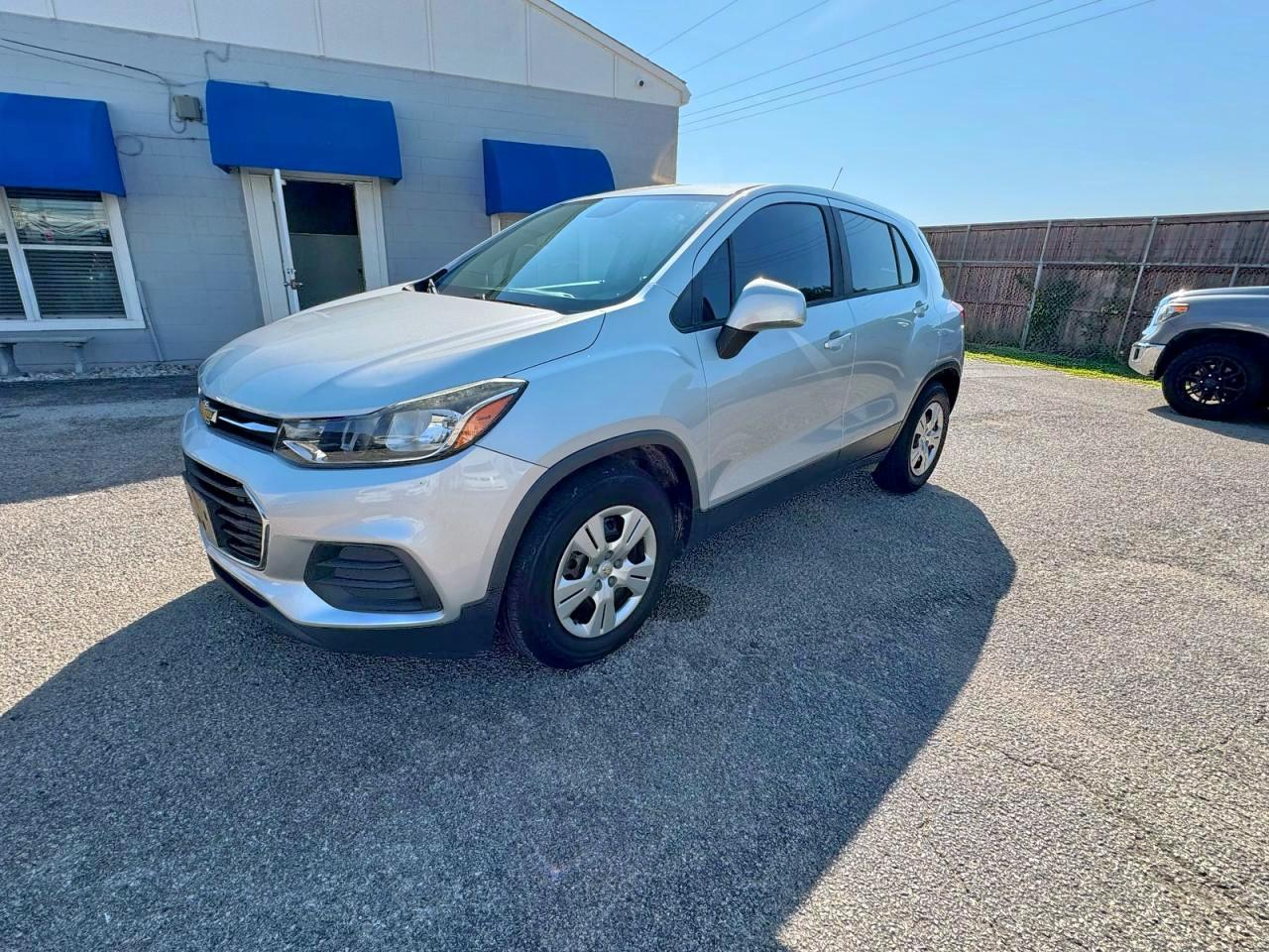 2017 Chevrolet Trax Ls - Image 2