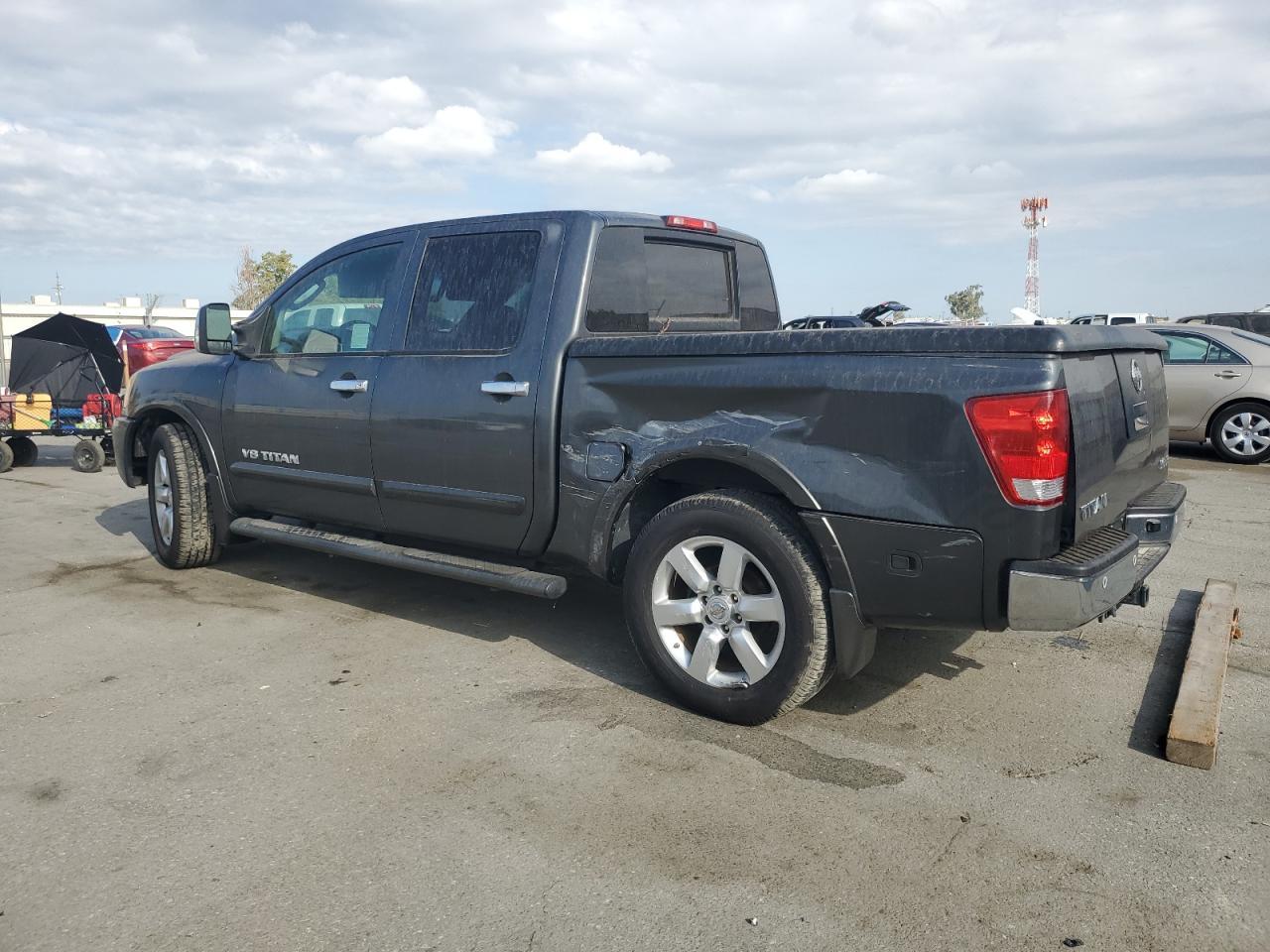 2010 Nissan Titan Xe - Image 2