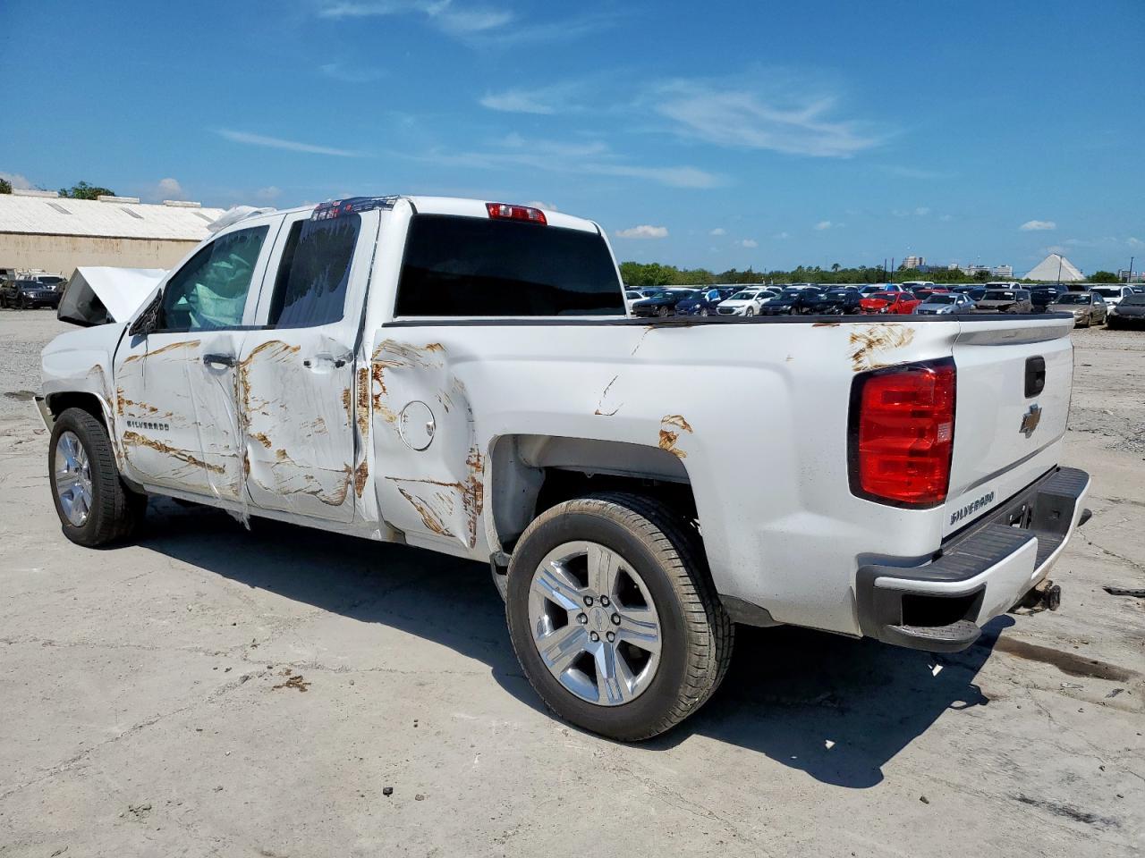 2017 Chevrolet Silverado C1500 Custom - Фото 2